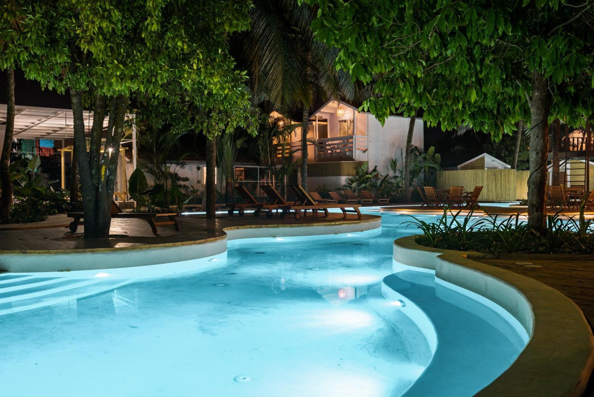 Hotel Azora By Ayatana, Goa Morjim Esterno foto